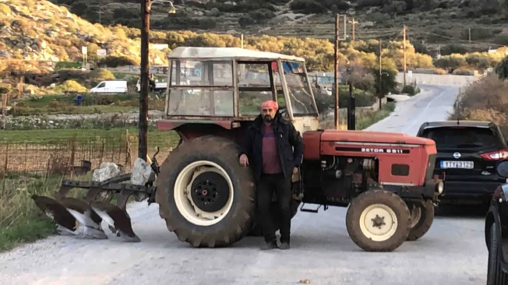 Αμοργός: Ο μοναδικός αγρότης με τρακτέρ έκανε μπλόκο