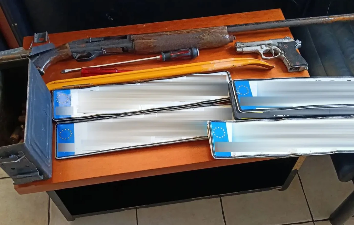 Εκτεταμένη αστυνομική επιχείρηση: Συλλήψεις και κατασχέσεις όπλων