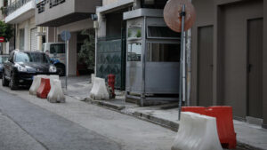 Επίθεση με μολότοφ στο ΑΤ Κυψέλης – Σοβαρές ζημιές