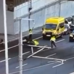 Οδηγός μοτοσικλέτας παρέσυρε τροχονόμο στην Αττική Οδό (vid)