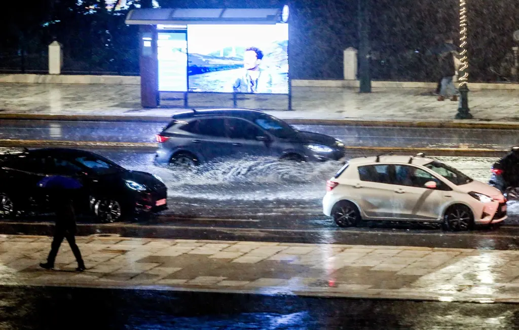 Κακοκαιρία Byron: Μεγάλος συναγερμός στην Αττική – Ποιοι δρόμοι είναι κλειστοί