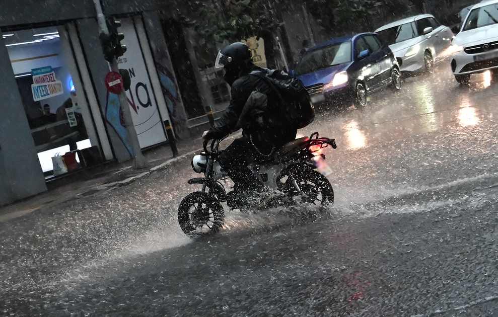 Κακοκαιρία: Ο «Byron» σαρώνει τη χώρα - Ποιες περιοχές βρίσκονται σε κόκκινο συναγερμό