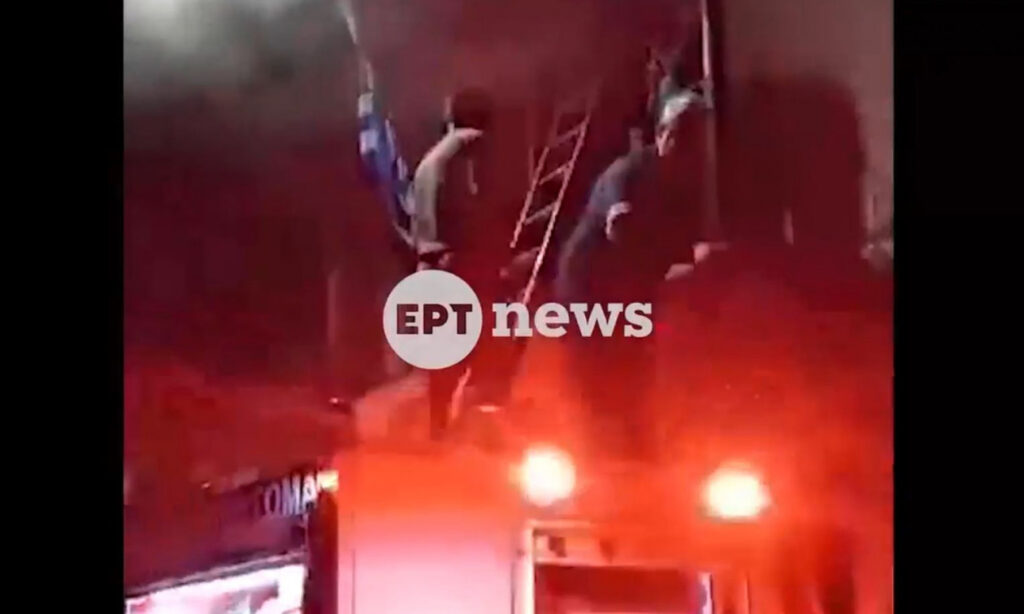 Δραματικές στιγμές – Σώθηκαν μητέρα και γιος από φωτιά στη Χίο