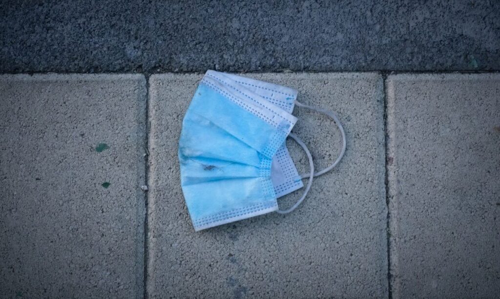 Βρετανία: Επιστρέφουν τα μέτρα του κορονοϊού στο σύστημα Υγείας λόγω της «σούπερ γρίπης»