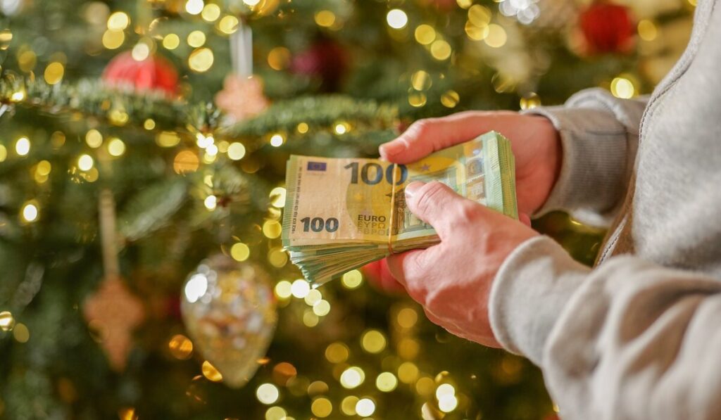 Δώρο Χριστουγέννων 2025: Νωρίτερα η πληρωμή φέτος – Ο λόγος