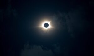 Η μέρα θα μετατραπεί σε νύχτα κατά τη διάρκεια της μακρύτερης ολικής ηλιακής έκλειψης του αιώνα