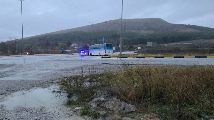 Σοκ στην Πτολεμαΐδα: Νεκρός οδηγός – Εκτροχιάστηκε το λεωφορείο