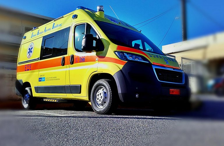 Τροχαίο στη Λάρισα: Δύο οχήματα συγκρούστηκαν