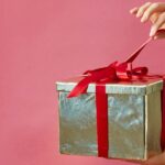 Secret Santa… εφιάλτης στο γραφείο: Σοκ με τα δώρα που πήρε