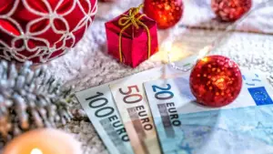 Μεγάλος Δήμος της Αττικής έδωσε «Χριστουγεννιάτικο επίδομα» 200 ευρώ