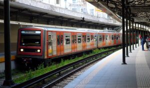 Έπεσε άτομο στις ράγες του Ηλεκτρικού στα Κάτω Πατήσια