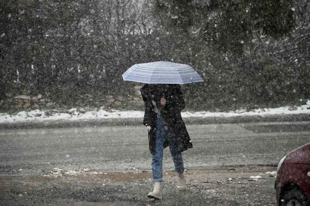Καιρός σήμερα: Πού θα πέσουν βροχές