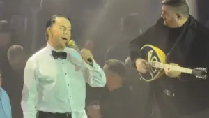 Απίστευτη ατάκα Μαζωνάκη στην πρεμιέρα του μετά τη μήνυση που δέχθηκε