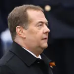 Ο Μεντβέντεφ απειλεί τον Ζελένσκι με θάνατο