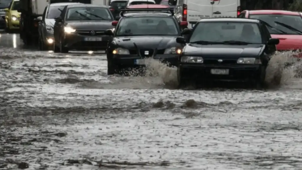 Κακοκαιρία Byron: Αδιανόητα πράγματα – Η Νέα Πέραμος μετατράπηκε σε λίμνη