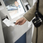 Οι ημερομηνίες και οι ώρες πληρωμής επιδομάτων και συντάξεων για τον Δεκέμβριο