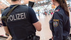 Σοκ! Επίθεση με μαχαίρι σε χριστουγεννιάτικη αγορά – Έφηβος τραυματίστηκε σοβαρά