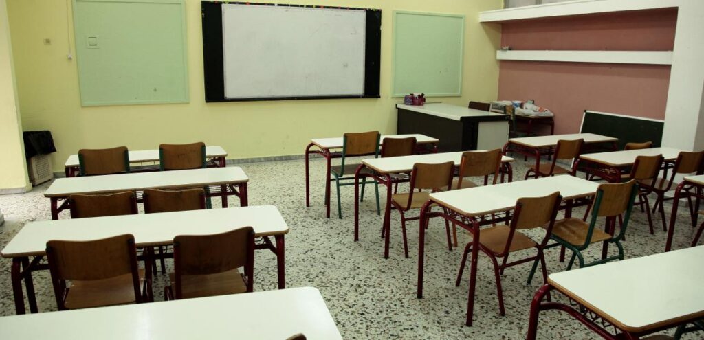 Μαθητές κλείδωσαν τους διευθυντές σε σχολείο της Κυψέλης μετά το περιστατικό με 16χρονη