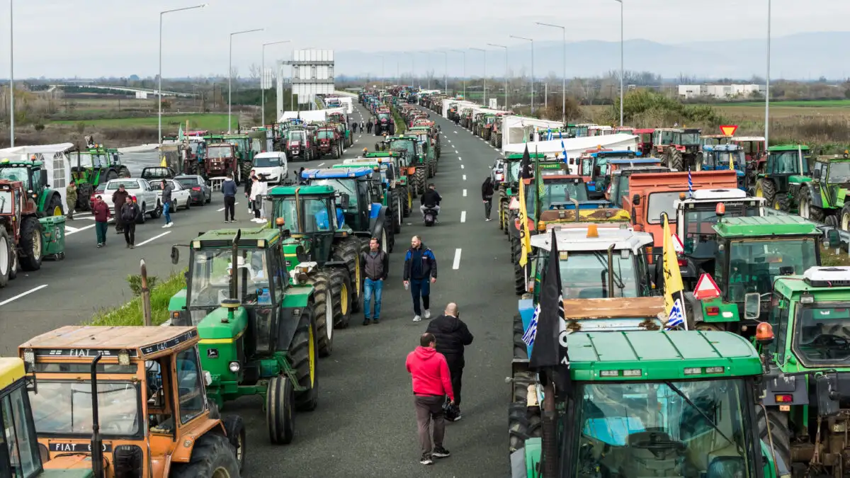 Μπλόκα αγροτών: Αποκλεισμοί δρόμων και μπλόκα σε όλη την Ελλάδα – Δείτε χάρτη