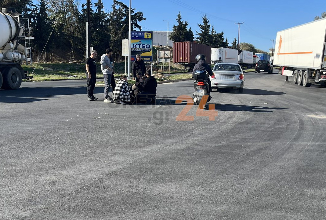 Σφοδρό τροχαίο στο Ηράκλειο: ΙΧ χτύπησε μηχανή με διανομέα