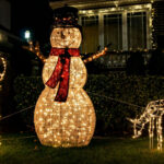 Χριστουγεννιάτικα λαμπάκια: Προσοχή στο χρώμα – Ποιο «καίει» περισσότερο ρεύμα