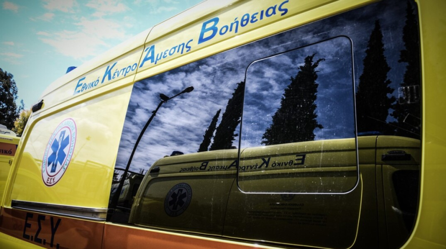 Σοκ στο Αιγάλεω: Γυναίκα αυτοπυρπολήθηκε στη μέση του δρόμου