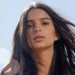 Η Έμιλι Ραταϊκόφσκι πόζαρε γυμνή και ανέβασε τολμηρή φωτογραφία στο Instagram