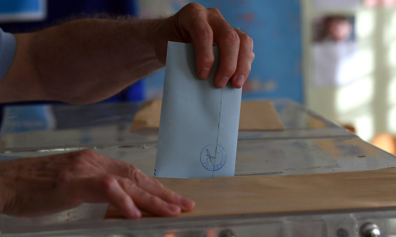 Δημοσκόπηση Metron Analysis: Καθαρό προβάδισμα για τη Νέα Δημοκρατία