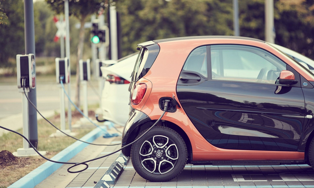 Επιδότηση 30.000 ευρώ για ηλεκτρικό όχημα - Οι δικαιούχοι