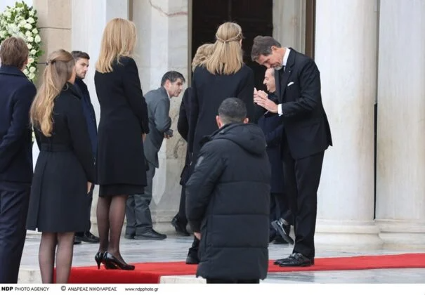 Η στιγμή του Παύλου Ντε Γκρες μπροστά στη Σοφία της Ισπανίας