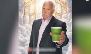 Σάλος στην Πελοπόννησο: Κατάστημα χρησιμοποιεί τον εκλιπόντα Γιώργο Παπαδάκη σε διαφήμιση