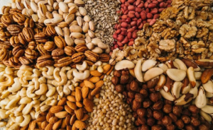 Συναγερμός για δηλητηριασμένους ξηρούς καρπούς στην Ελλάδα – Περιέχουν υδροκυάνιο και έχουν ήδη ανακληθεί