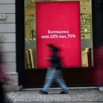 Ξεκίνησαν οι χειμερινές εκπτώσεις – Τι πρέπει να προσέξετε 