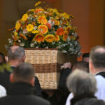 Θλίψη στο Σεν-Τροπέ: Τελευταίο αντίο στην Μπριζίτ Μπαρντό