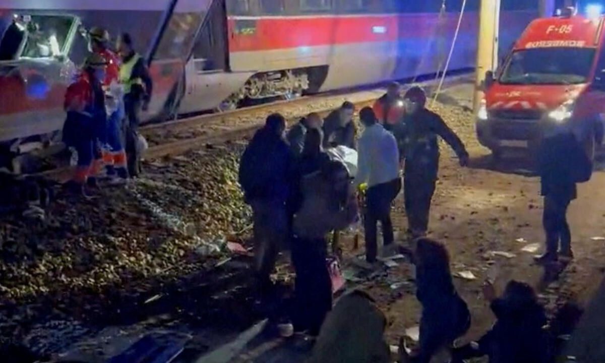 Το τρένο που εκτροχιάστηκε έτρεχε με 220 χλμ/ώρα - «Ο μηχανοδηγός εκσφενδονίστηκε»