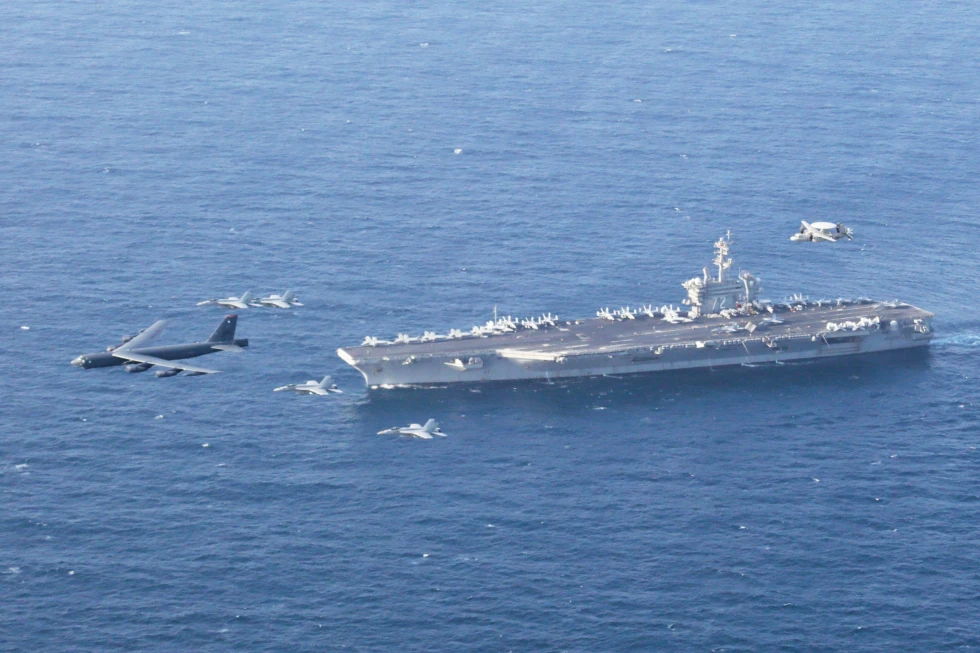 Συναγερμός στη Μέση Ανατολή: Αμερικανικός στόλος κατευθύνεται προς Ιράν – «Όλα τα σενάρια ανοικτά» λέει ο Τραμπ