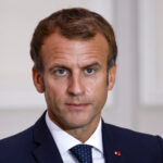 Έκανε χαμό ο Μακρόν: Όλα τα βλέμματα πάνω του – Τι φόρεσε