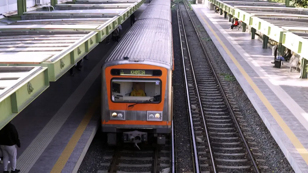 Προβλήματα στις συγκοινωνίες λόγω κακοκαιρίας – Κλειστοί προσωρινά σταθμοί ΗΣΑΠ και περιορισμένη κυκλοφορία στο Τραμ