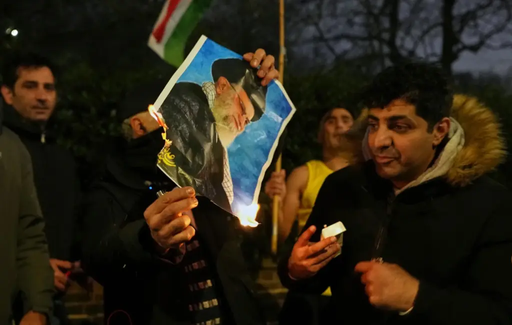 Ιράν – ΗΠΑ: Ανοιχτοί δίαυλοι εν μέσω αιματηρών διαδηλώσεων και απειλών κλιμάκωσης