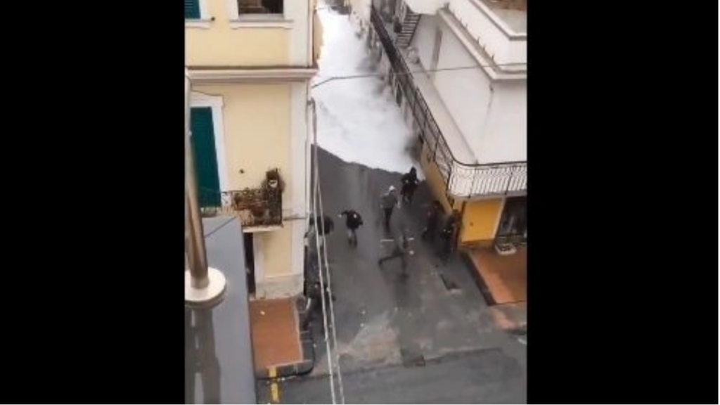 Από την Ιταλία στην Ελλάδα: Ο «Κυκλώνας Χάρι» σαρώνει τον νότο με καταστροφές και εκκενώσεις