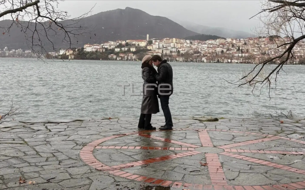 Ταξίδι-έκπληξη που τους έκανε… θέαμα σε γνωστή πόλη της Ελλάδας