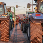 Οι αγρότες άνοιξαν τον δρόμο στα διόδια Νέων Μαλγάρων