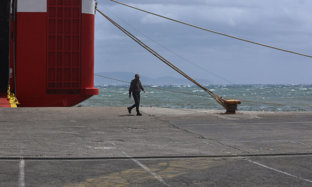 Αιφνίδια προσέγγιση πλοίου στο Λαύριο – Νεκρή επιβάτιδα εντοπίστηκε σε καμπίνα