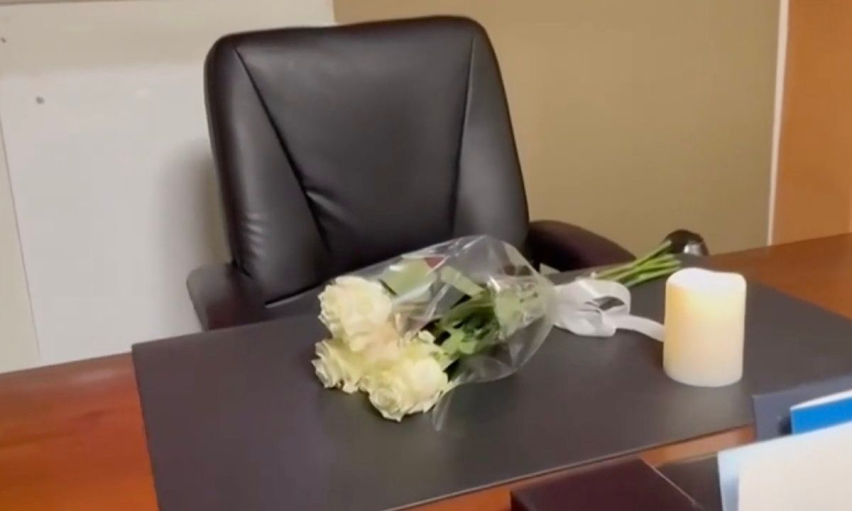 Παπαδάκης: Τα λουλούδια στο γραφείο του που ράγισαν καρδιές