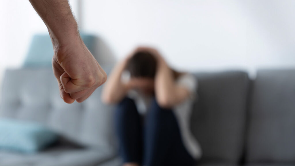 ΣΟΚ! Πληροφορίες ότι δήμαρχος ξυλοκόπησε τη σύζυγό του