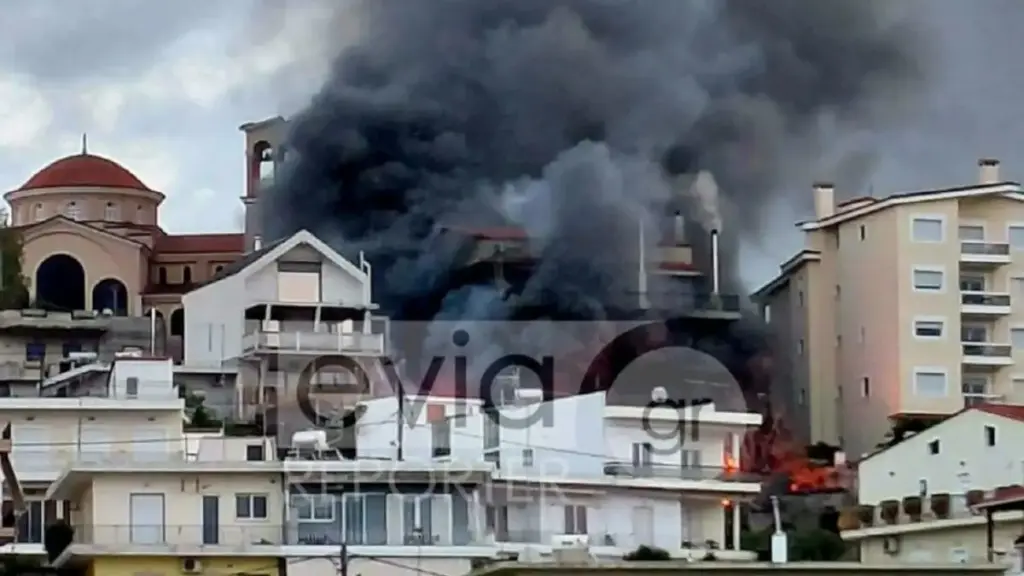 Φωτιά τώρα στη Χαλκίδα – Τρία άτομα στο νοσοκομείο