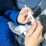 Γρίπη σε έξαρση στην Ελλάδα: Νοσούν και εμβολιασμένοι, προειδοποιήσεις για αύξηση θανάτων και σύσταση για εμβολιασμό ακόμη και τώρα