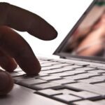 Η σκοτεινή πλευρά των φωτογραφιών παιδιών στο διαδίκτυο που πολλοί γονείς αγνοούν