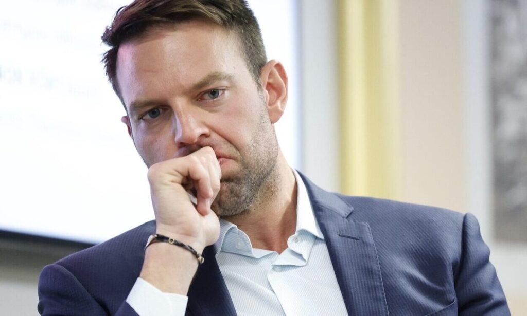 «Βόμβες» Κασσελάκη: «Υπάρχουν πολλοί gay σε Βουλή και κυβέρνηση που κρύβονται»