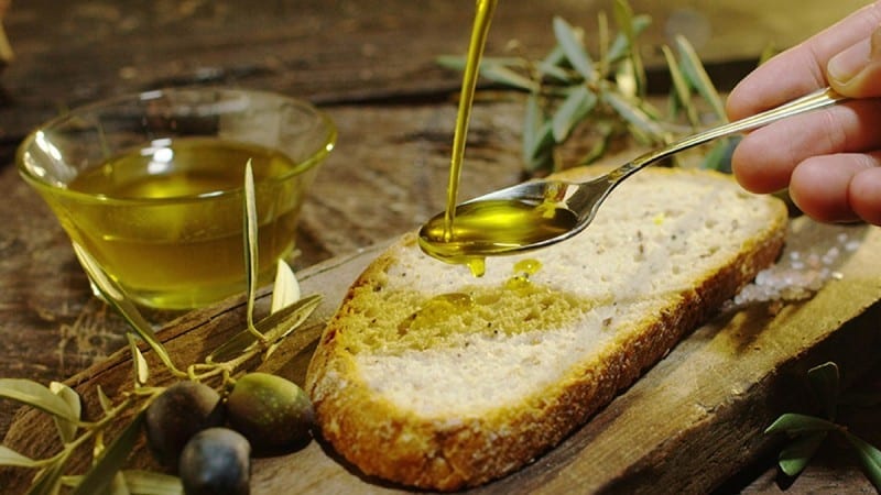 Μια φέτα ψωμί με ελαιόλαδο καθημερινά μπορεί να βελτιώσει σημαντικά την υγεία